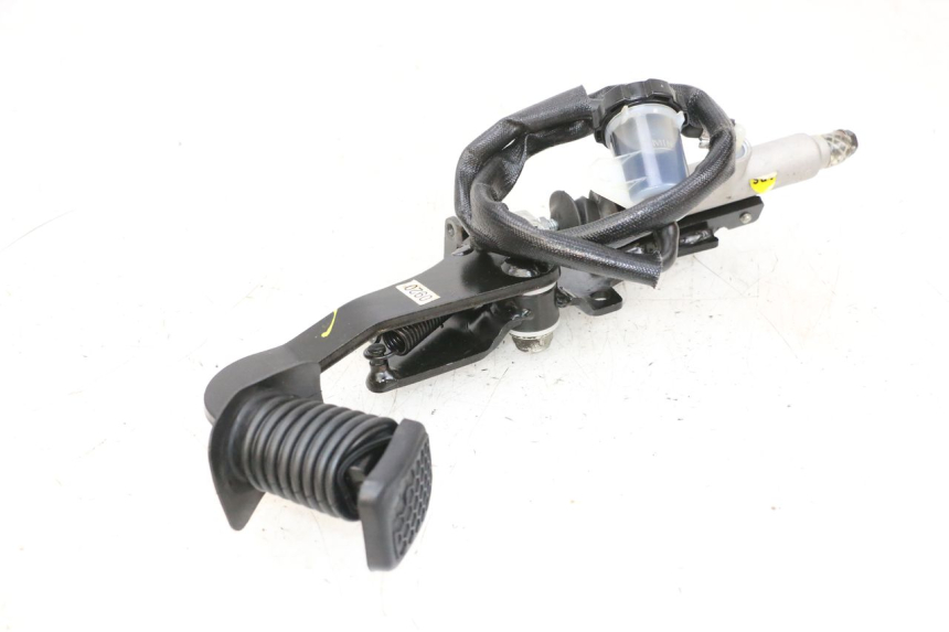 photo de PEDALEIRA DE FREIO PIAGGIO MP3 HPE 300 (2019 - 2026) - Pontos de fixação