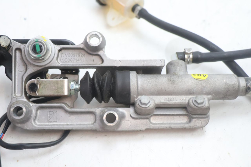 photo de PEDAL DO FREIO PIAGGIO MP3 HPE 530 (2022 - 2026) - Outro ângulo de visão