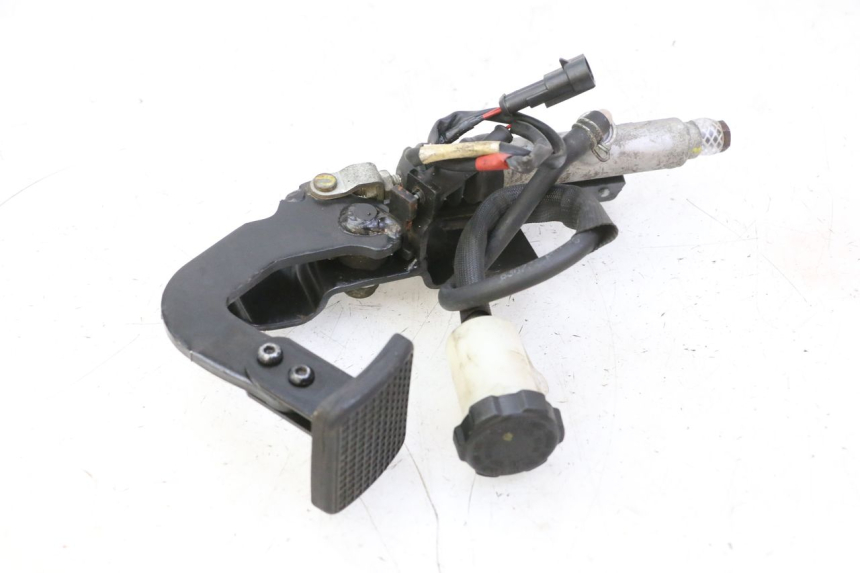 photo de PEDALE DE FREIO PIAGGIO MP3 RL 250 (2006 - 2010) - Pontos de fixação