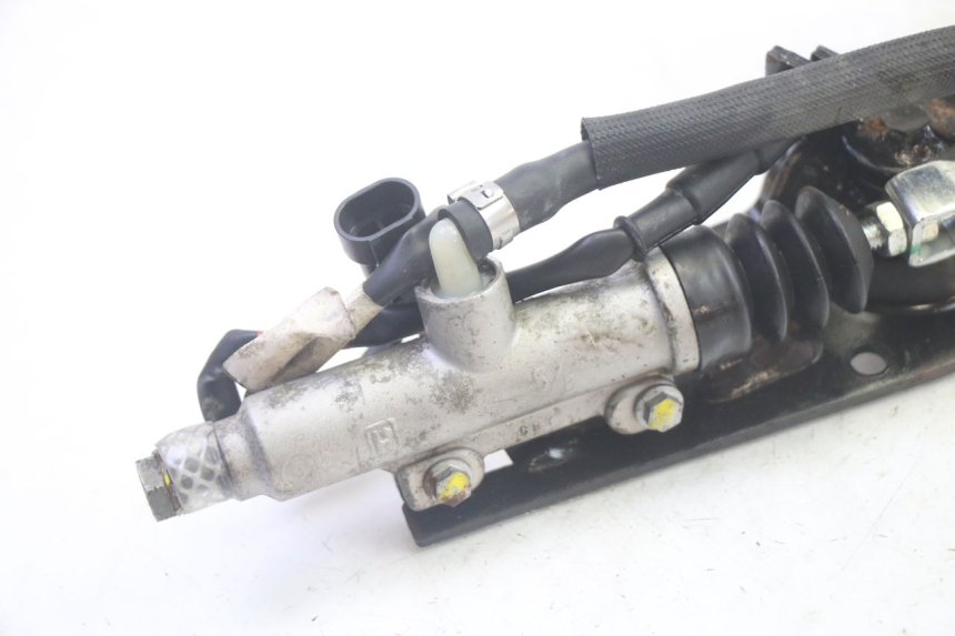 photo de PEDALE DE FREIO PIAGGIO MP3 RL 250 (2006 - 2010) - Detalhe da peça