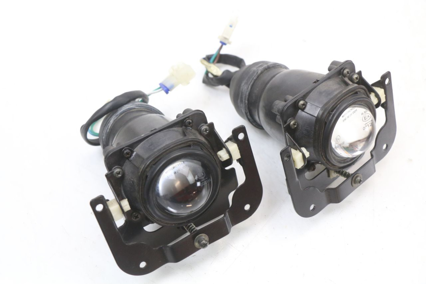 photo de FAROL DIANTEIRO E-MAX 80L 1 (2011 - 2014) - Detalhe da peça