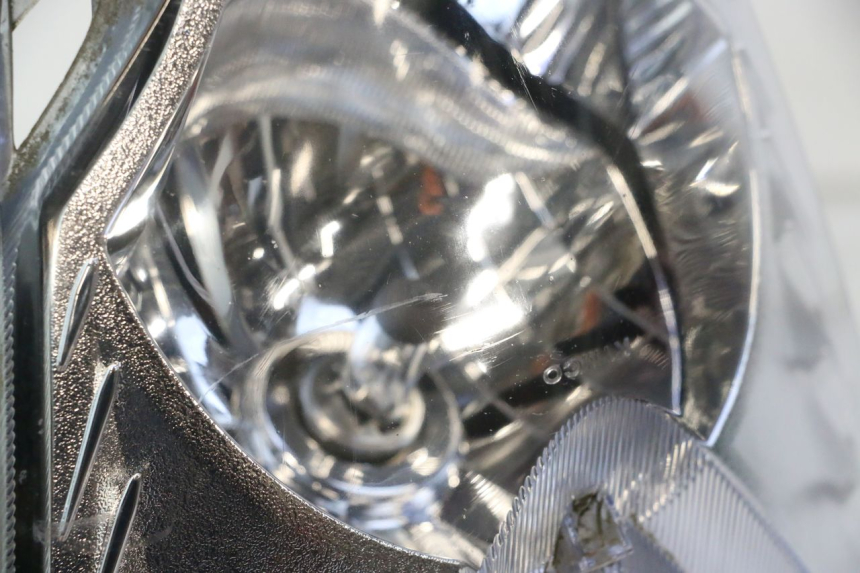photo de FAROL DIANTEIRO KYMCO AGILITY 16+ 4T 50 (2018 - 2023) - Vista de perto