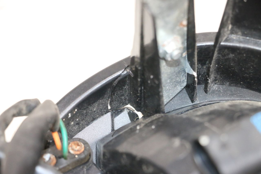 photo de FAROL DIANTEIRO MAG POWER BOMBERS 4T 50 (2016 - 2026) - Estado da superfície