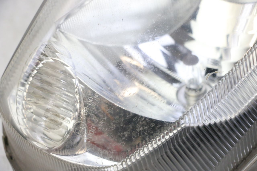 photo de FAROL DIANTEIRO SUZUKI BURGMAN 125 (2007 - 2014) - Zoom do estado de desgaste