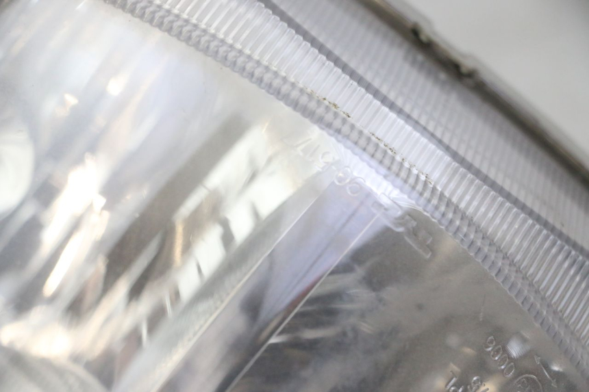 photo de FAROL DIANTEIRO SUZUKI BURGMAN 125 (2007 - 2014) - Zoom do estado de desgaste