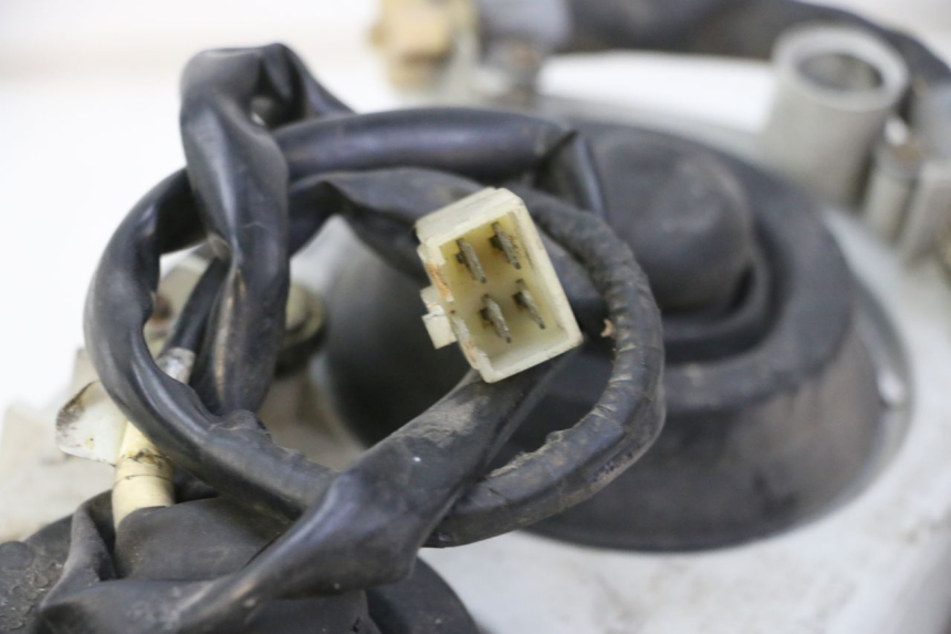 photo de FAROL DIANTEIRO HONDA CBR F SC25 1000 (1989 - 1992) - Pontos de fixação