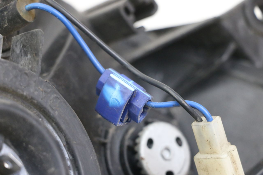 photo de FAROL DIANTEIRO YAMAHA CYGNUS X 125 (2004 - 2007) - Detalhe da peça