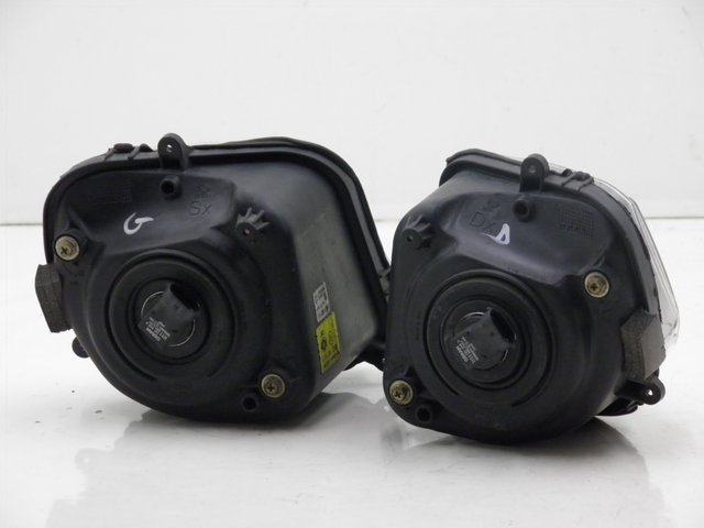 photo de FAROL DIANTEIRO DERBI GP MAX 250 (2006 - 2008) - Zoom do estado de desgaste