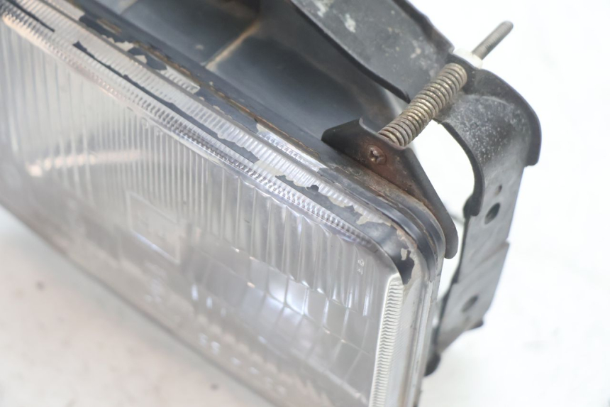 photo de FAROL DIANTEIRO SUZUKI DR S 600 (1985 - 1989) - Outro ângulo de visão