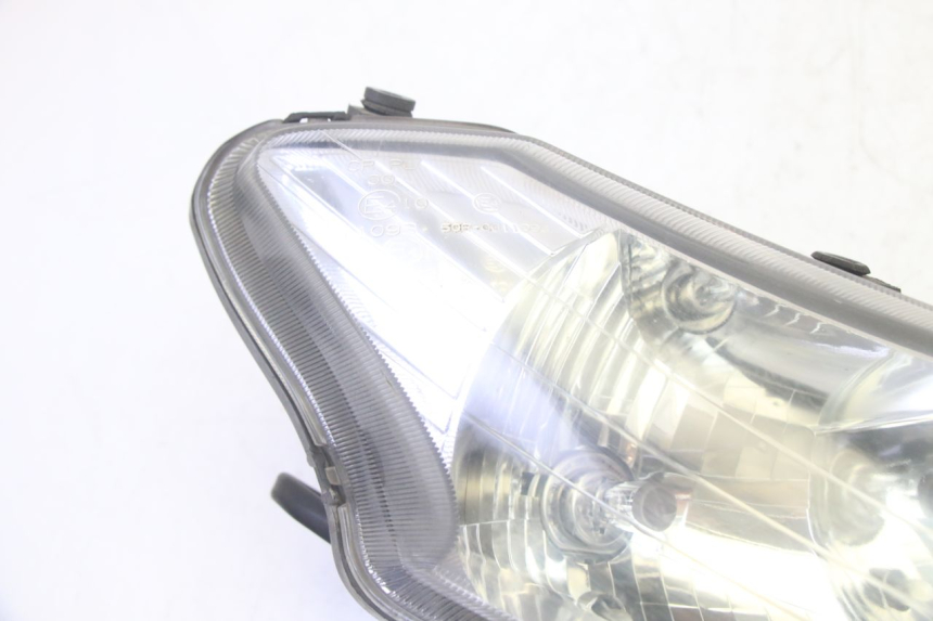 photo de FAROL DIANTEIRO DIREITO ADIVA AD3 300 (2014 - 2020) - Detalhe da peça