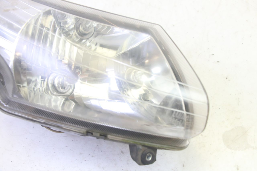 photo de FAROL DIANTEIRO DIREITO ADIVA AD3 300 (2014 - 2020) - Zoom do estado de desgaste