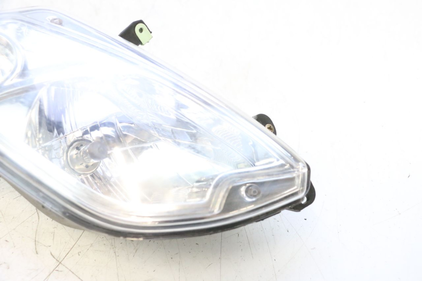 photo de FAROL DIANTEIRO DIREITO PEUGEOT CITYSTAR 2T 50 (2018 - 2021) - Zoom do estado de desgaste