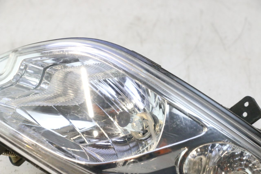 photo de FAROL DIANTEIRO DIREITO PEUGEOT CITYSTAR 2T 50 (2018 - 2021) - Pontos de fixação