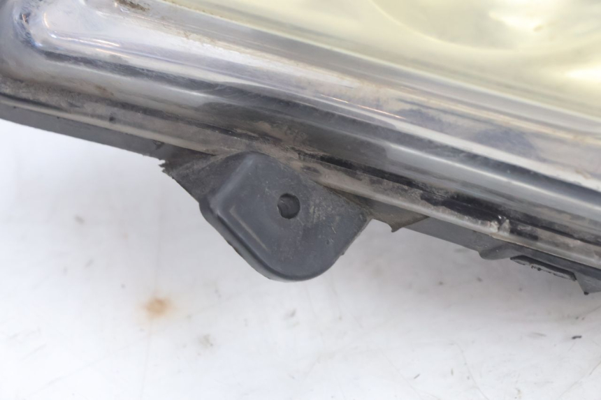 photo de FAROL DIANTEIRO DIREITO PEUGEOT CITYSTAR 125 (2011 - 2017) - Zoom do estado de desgaste