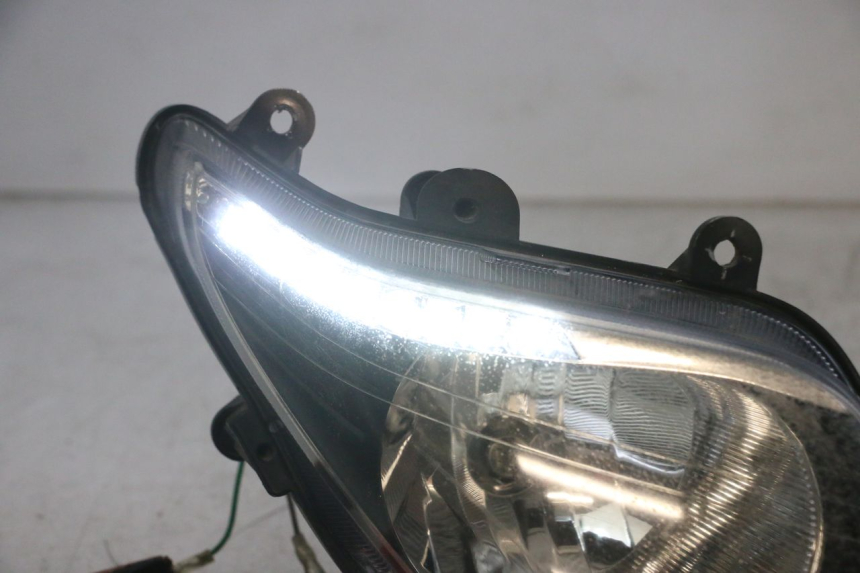 photo de FAROL DIANTEIRO DIREITO SYM GTS EVO 125 (2009 - 2013) - Detalhes característicos