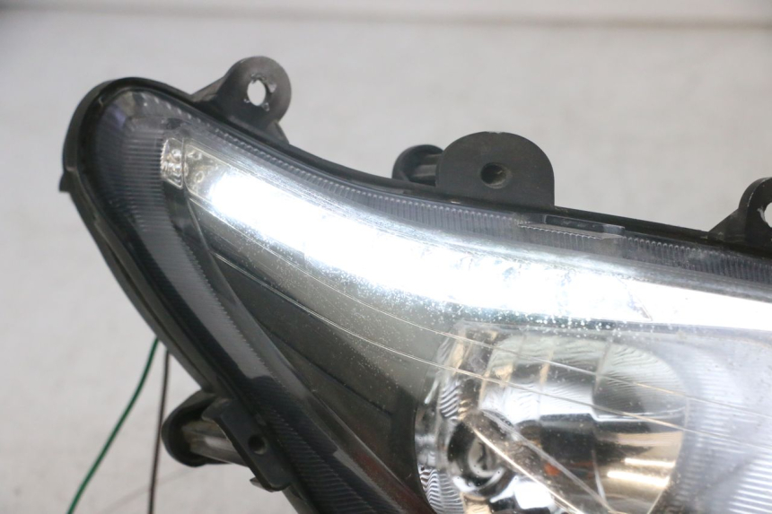 photo de FAROL DIANTEIRO DIREITO SYM GTS EVO 125 (2009 - 2013) - Ampliação dos componentes