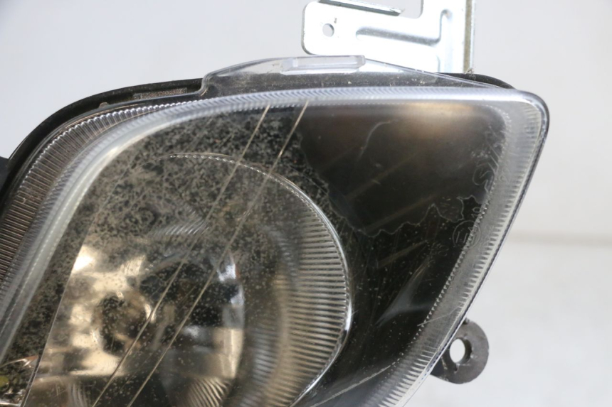 photo de FAROL DIANTEIRO DIREITO SYM GTS EVO 125 (2009 - 2013) - Zoom do estado de desgaste
