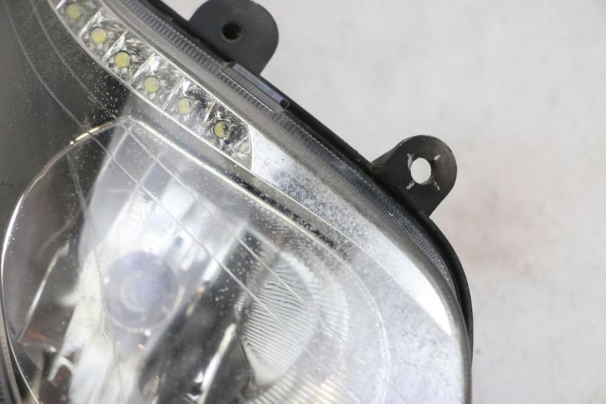 photo de FAROL DIANTEIRO DIREITO SYM GTS EVO 125 (2009 - 2013) - Marcações e referências