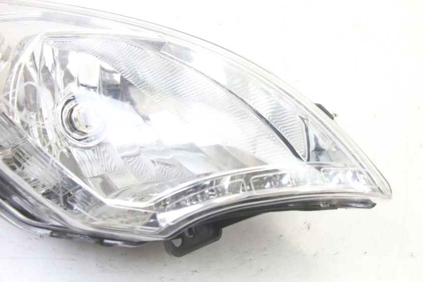 photo de FAROL DIANTEIRO DIREITO PEUGEOT SATELIS 125 (2013 - 2018) - Zoom do estado de desgaste