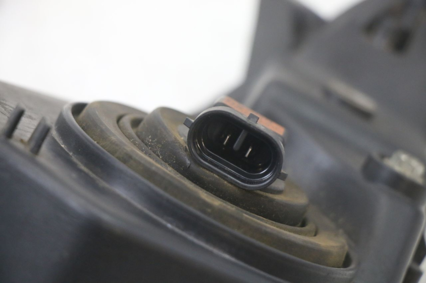 photo de FAROL DIANTEIRO DIREITO PEUGEOT SPEEDFIGHT 3 LC 2T 50 (2009 - 2015) - Pontos de fixação