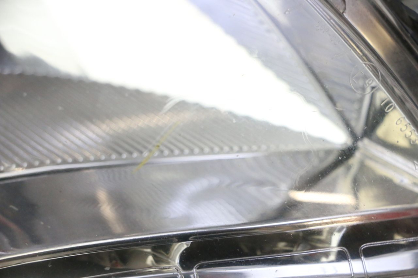 photo de FAROL DIANTEIRO DIREITO PEUGEOT SATELIS 125 (2013 - 2018) - Detalhe da peça
