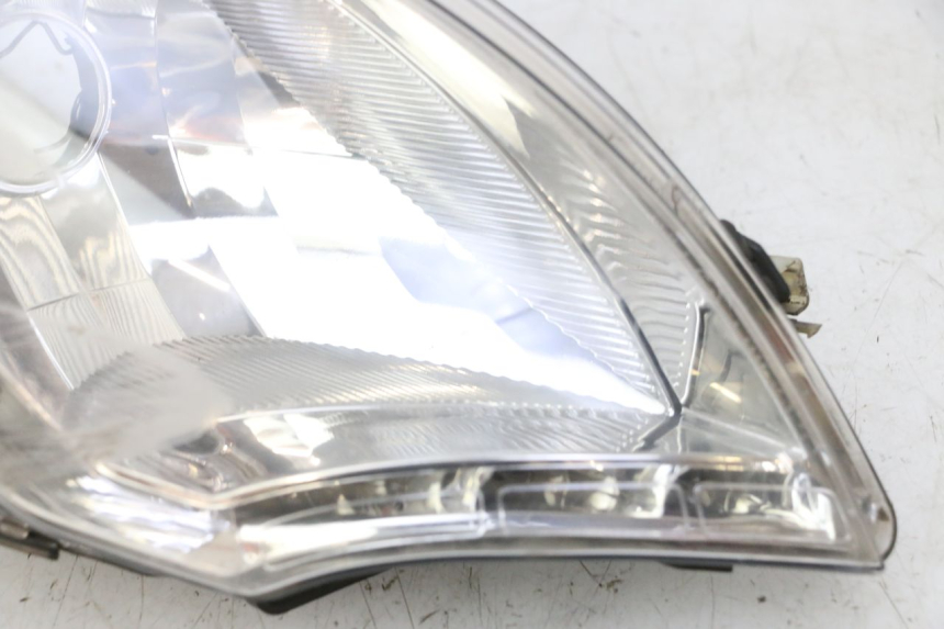photo de FAROL DIANTEIRO DIREITO PEUGEOT SATELIS 125 (2013 - 2018) - Detalhes característicos