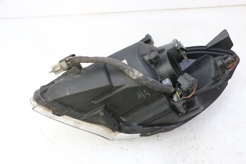 photo de FAROL DIANTEIRO DIREITO PEUGEOT SATELIS 125 (2013 - 2018) - Pontos de fixação