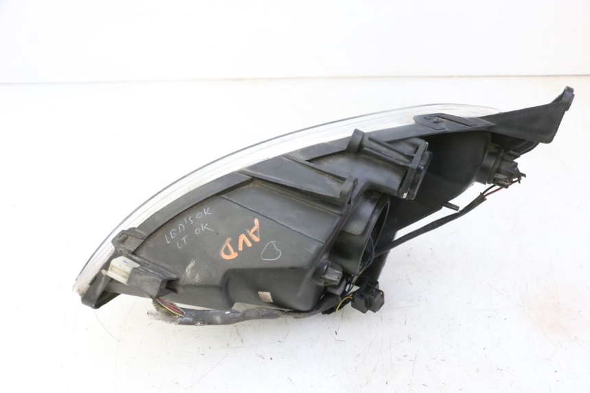 photo de FAROL DIANTEIRO DIREITO PEUGEOT SATELIS 125 (2013 - 2018) - Estado da superfície