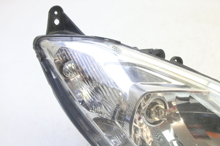 photo de FAROL DIANTEIRO DIREITO PEUGEOT SATELIS 125 (2010 - 2012) - Detalhe da peça