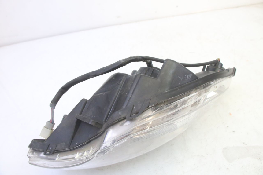 photo de FAROL DIANTEIRO DIREITO PEUGEOT SATELIS 125 (2010 - 2012) - Pontos de fixação
