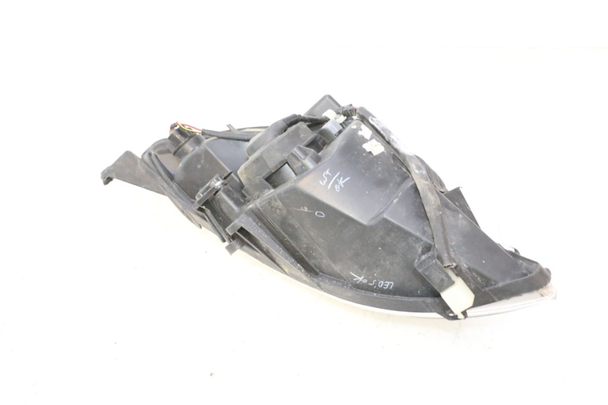 photo de FAROL DIANTEIRO DIREITO PEUGEOT SATELIS 125 (2013 - 2018) - Zoom do estado de desgaste