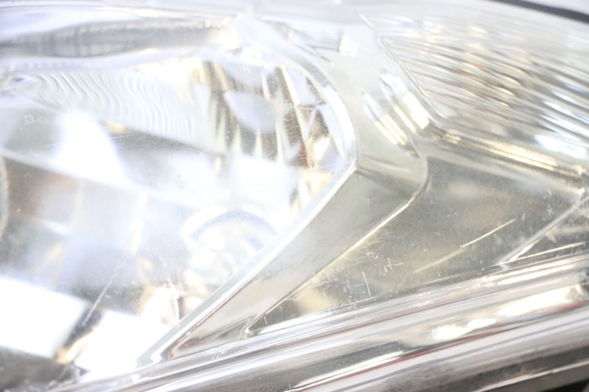 photo de FAROL DIANTEIRO DIREITO PEUGEOT SATELIS 125 (2013 - 2018) - Pontos de fixação