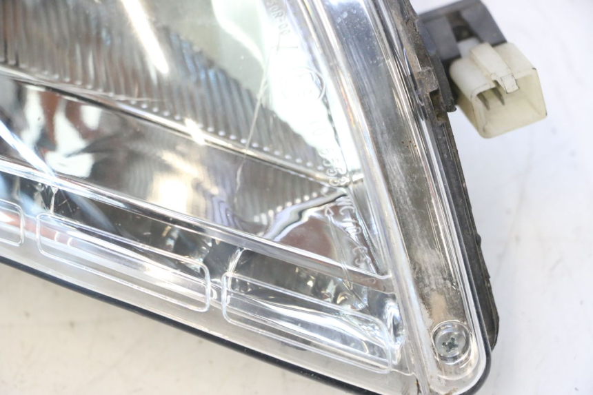 photo de FAROL DIANTEIRO DIREITO PEUGEOT SATELIS 125 (2013 - 2018) - Estado da superfície