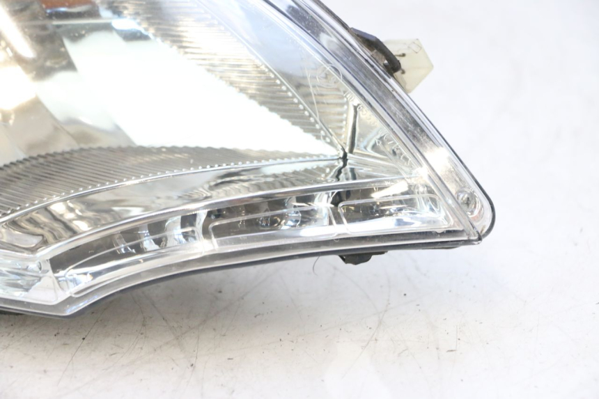 photo de FAROL DIANTEIRO DIREITO PEUGEOT SATELIS 125 (2013 - 2018) - Peça verificada