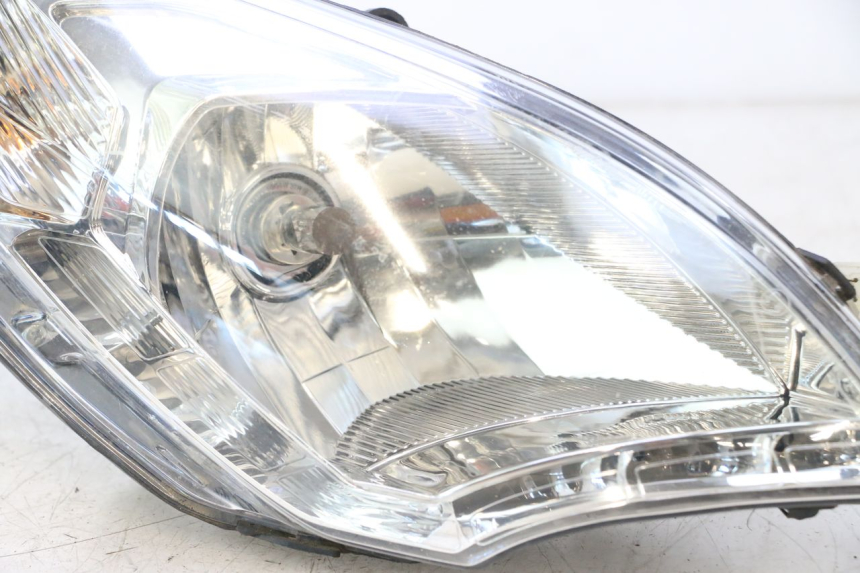 photo de FAROL DIANTEIRO DIREITO PEUGEOT SATELIS 125 (2013 - 2018) - Marcações e referências