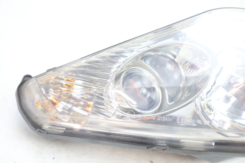photo de FAROL DIANTEIRO DIREITO PEUGEOT SATELIS 125 (2006 - 2009) - Detalhe da peça