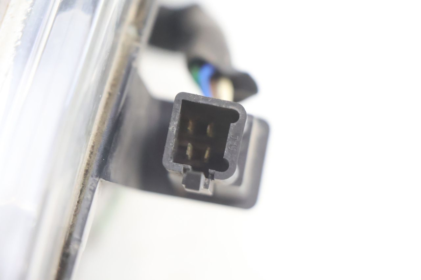 photo de FAROL DIANTEIRO DIREITO PEUGEOT SATELIS 125 (2006 - 2009) - Estado da superfície