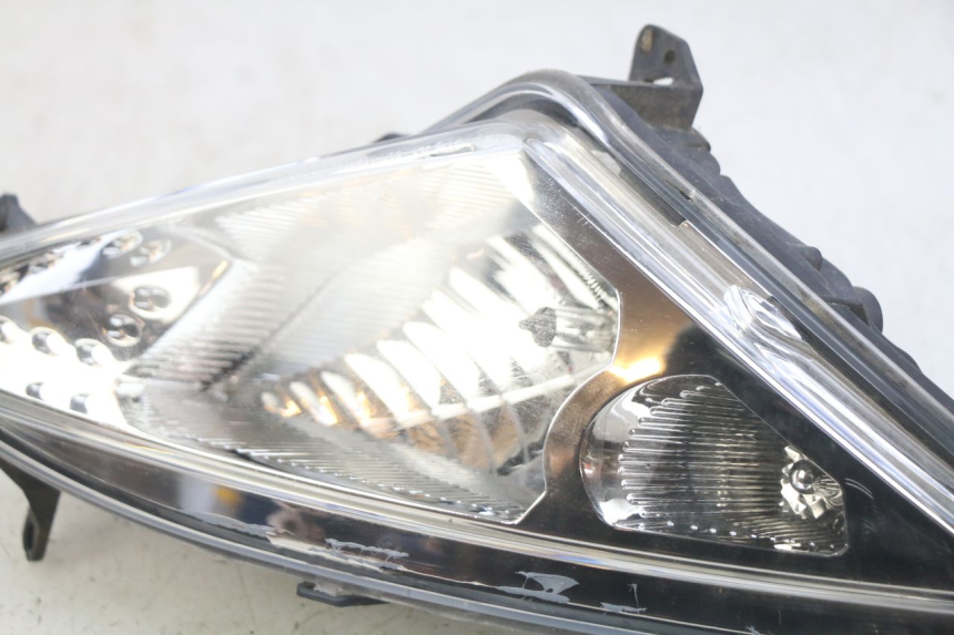 photo de FAROL DIANTEIRO DIREITO PEUGEOT SPEEDFIGHT 3 AIR 50 (2009 - 2015) - Zoom do estado de desgaste