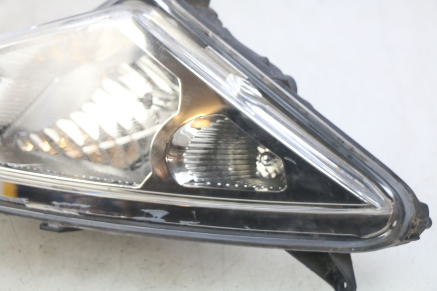 photo de FAROL DIANTEIRO DIREITO PEUGEOT SPEEDFIGHT 3 AIR 50 (2009 - 2015) - Outro ângulo de visão