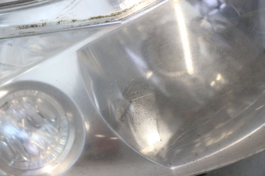photo de FAROL DIANTEIRO PEUGEOT ELYSTAR 50 (2002 - 2014) - Inspeção visual