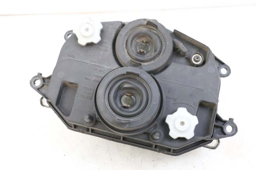 photo de FAROL DIANTEIRO HONDA FES PANTHEON 2T 125 (1998 - 2002) - Zoom do estado de desgaste