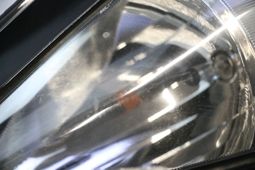 photo de FAROL DIANTEIRO HONDA FES PANTHEON 125 (2003 - 2007) - Marcações e referências