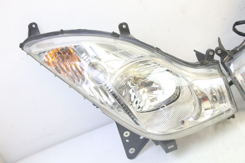 photo de FAROL DIANTEIRO HONDA FES S-WING SWING ABS 125 (2007 - 2015) - Detalhe da peça