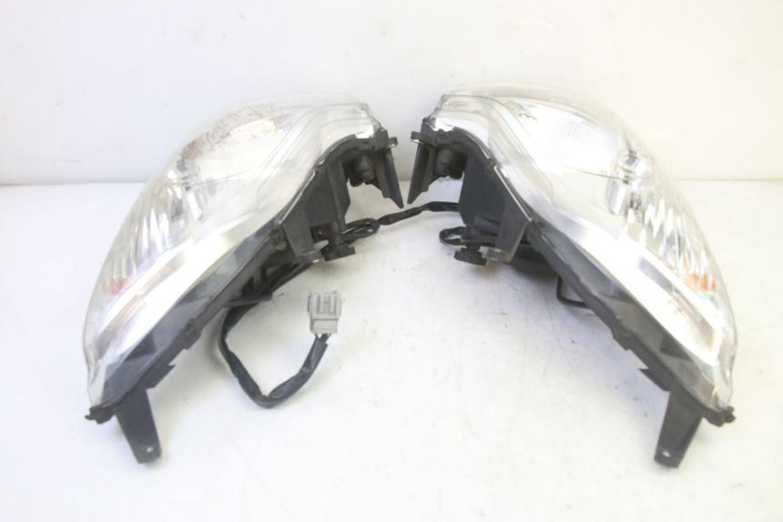 photo de FAROL DIANTEIRO HONDA FES S-WING SWING ABS 125 (2007 - 2015) - Vista geral