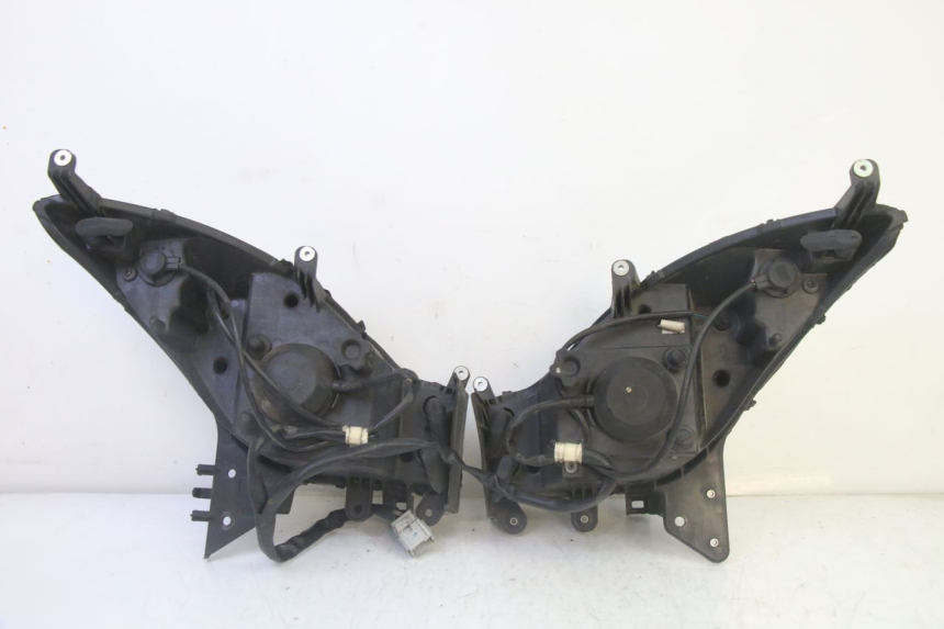 photo de FAROL DIANTEIRO HONDA FES S-WING SWING ABS 125 (2007 - 2015) - Pontos de fixação