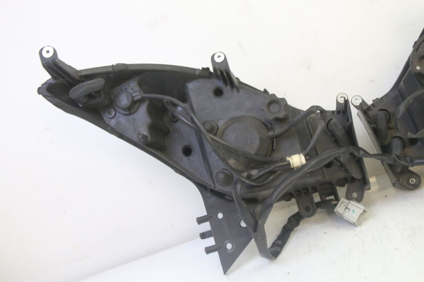 photo de FAROL DIANTEIRO HONDA FES S-WING SWING ABS 125 (2007 - 2015) - Estado da superfície