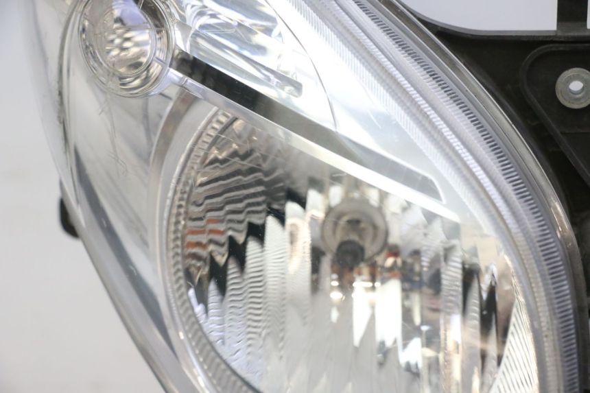 photo de FAROL DIANTEIRO HONDA FES S-WING SWING ABS 125 (2007 - 2015) - Vista de perto