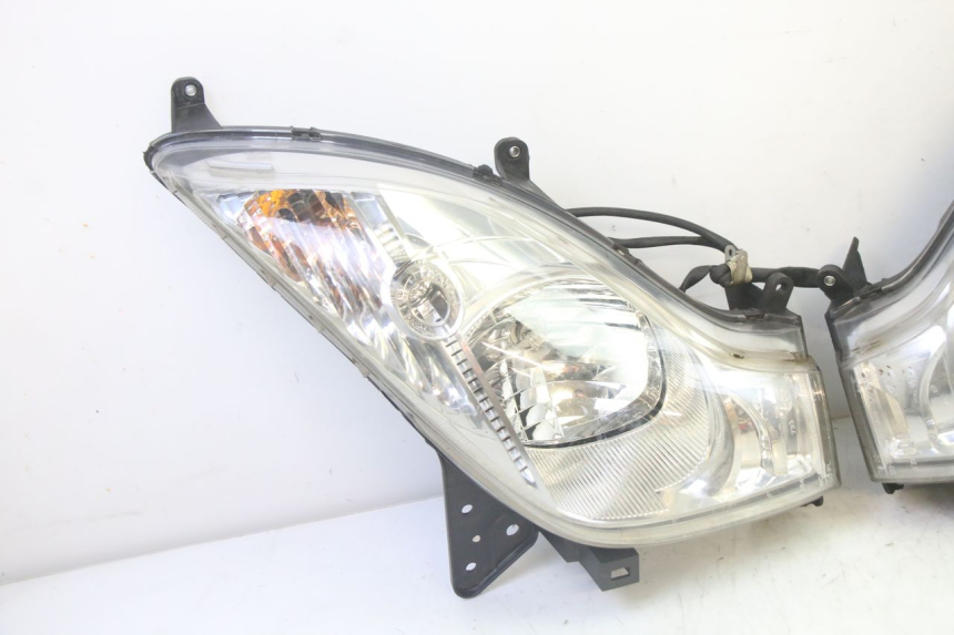 photo de FAROL DIANTEIRO HONDA FES S-WING SWING ABS 125 (2007 - 2015) - Zoom do estado de desgaste