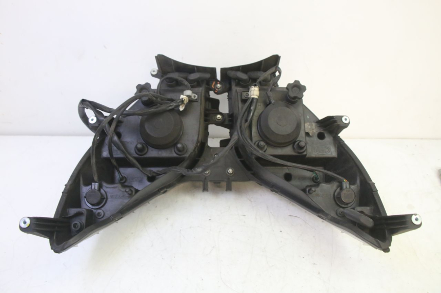 photo de FAROL DIANTEIRO HONDA FES S-WING SWING ABS 125 (2007 - 2015) - Detalhes característicos