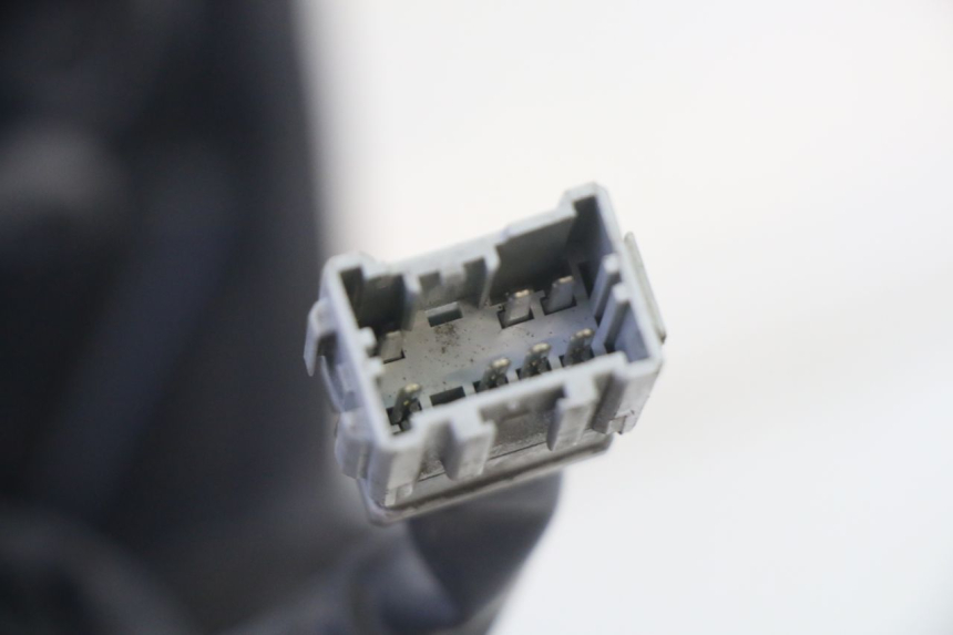photo de FAROL DIANTEIRO HONDA FES S-WING SWING ABS 125 (2007 - 2015) - Vista de perto